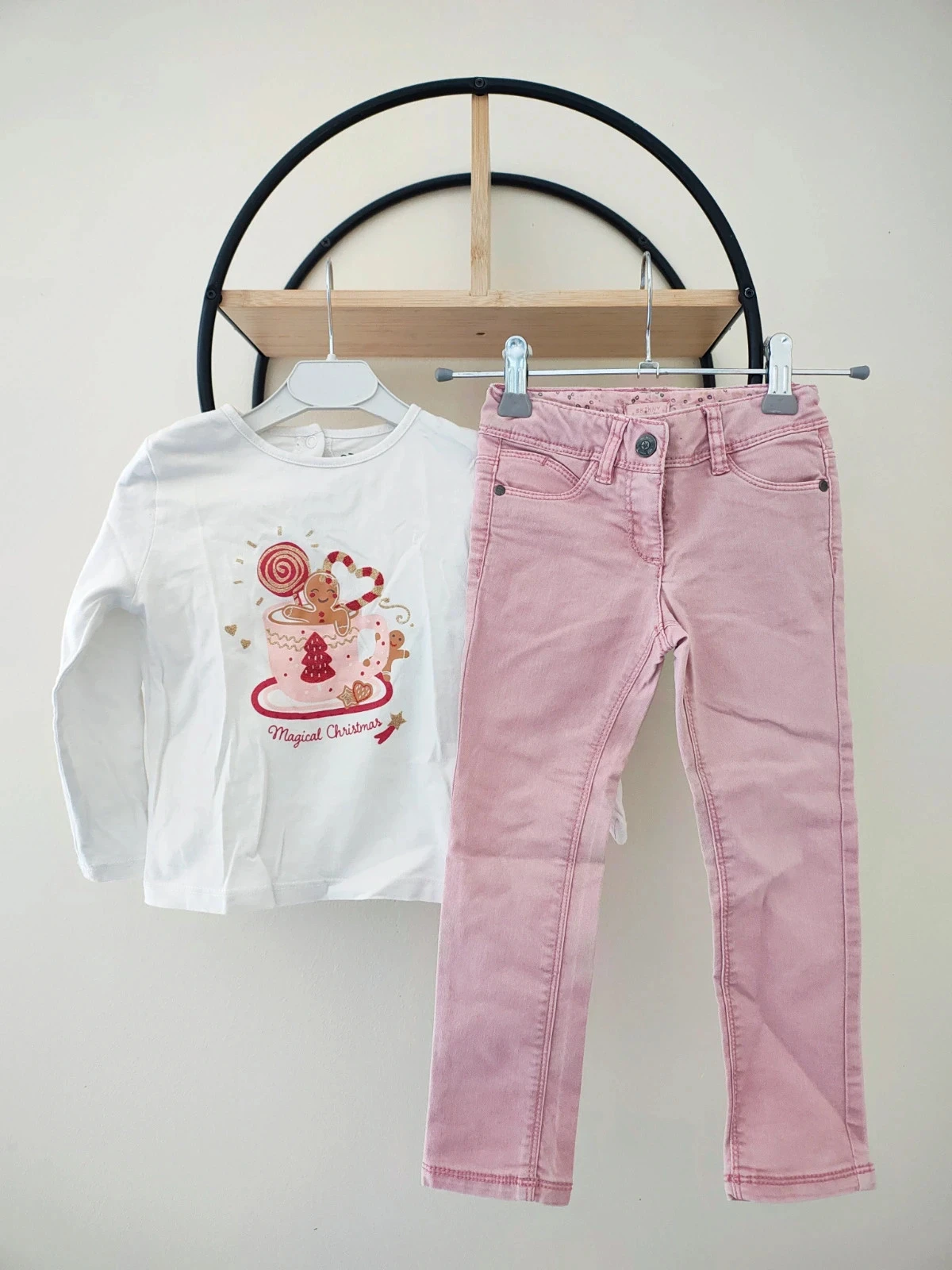 3 ans ensemble teeshirt Gémo et pantalon skinny tape a l'oeil